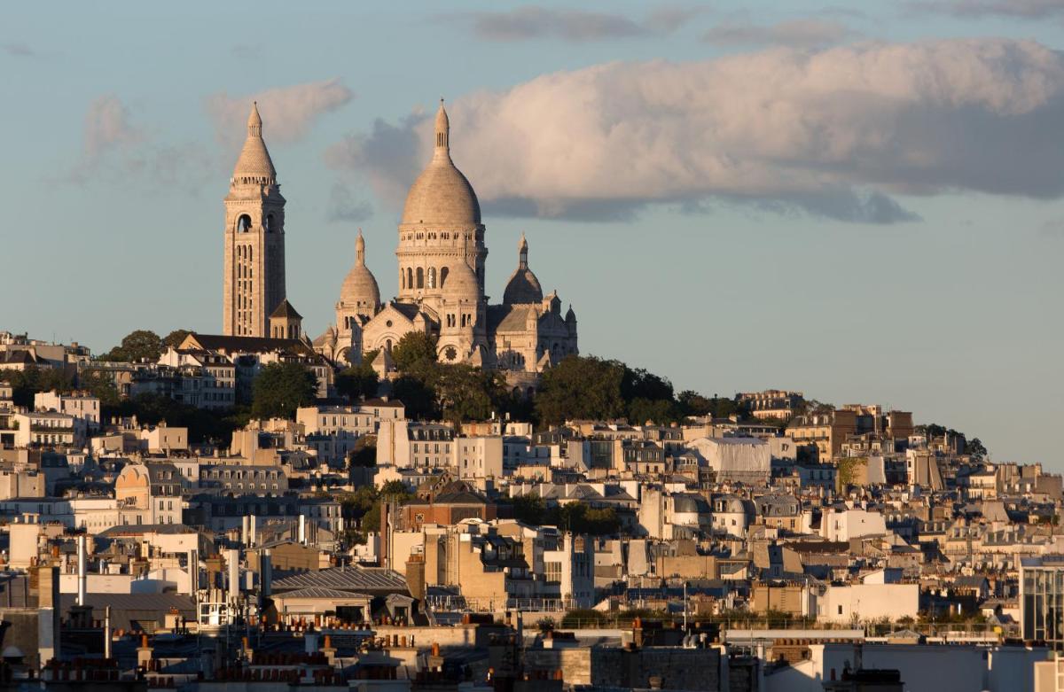 Vue générale sur Paris ou vue de la ville depuis l'hôtel