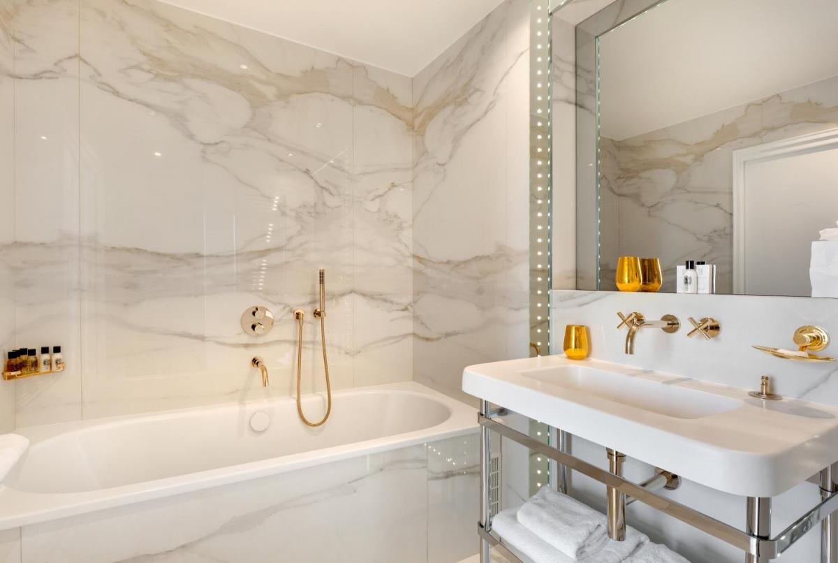 Salle de bains dans l'établissement Hotel Bowmann