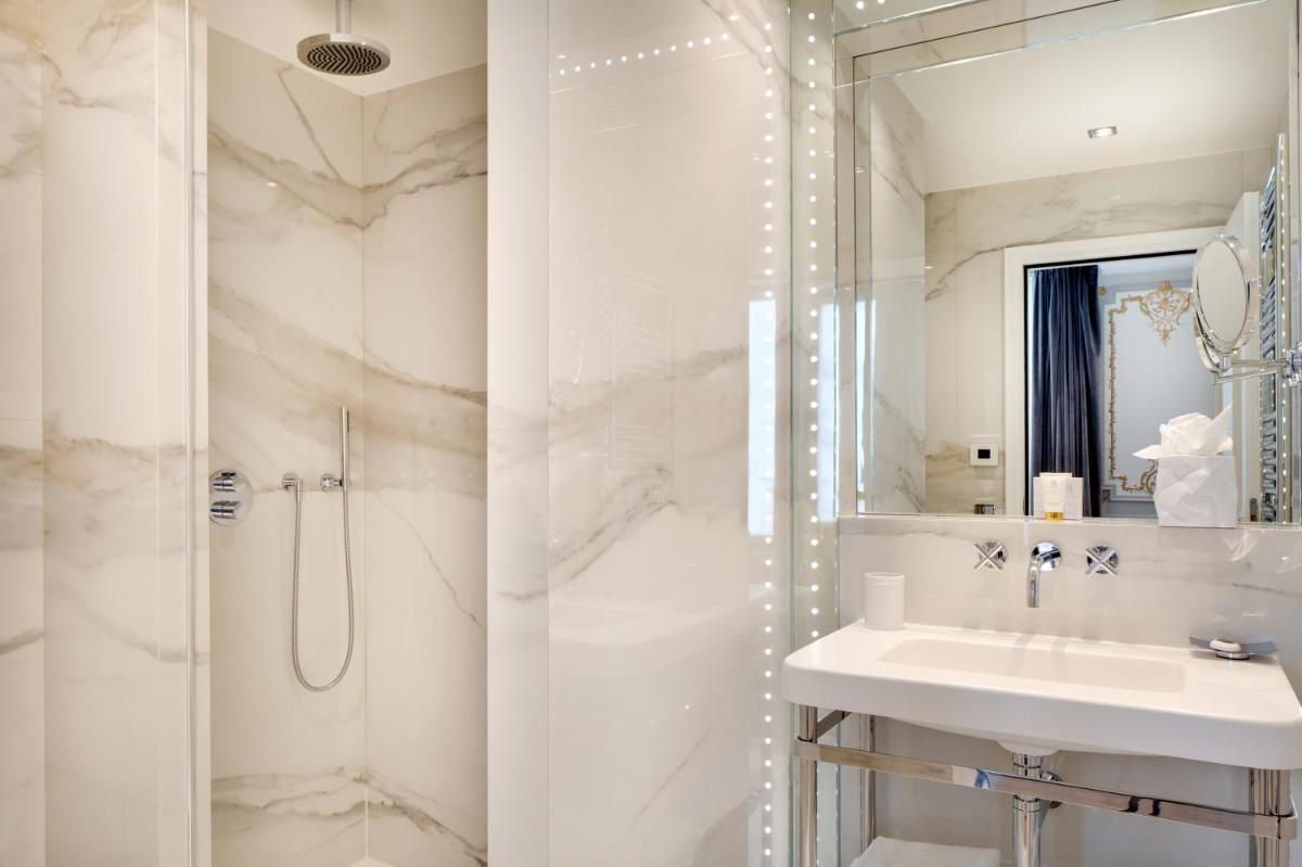 Salle de bains dans l'établissement Hotel Bowmann