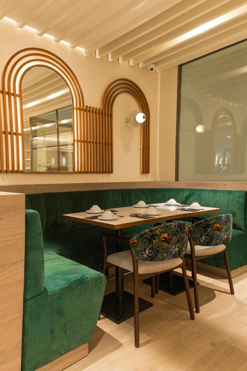 A piscina em ou perto de LUSTER Hotel