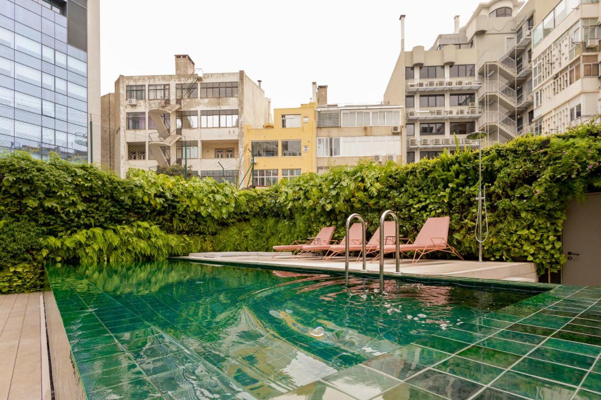 A piscina em ou perto de LUSTER Hotel