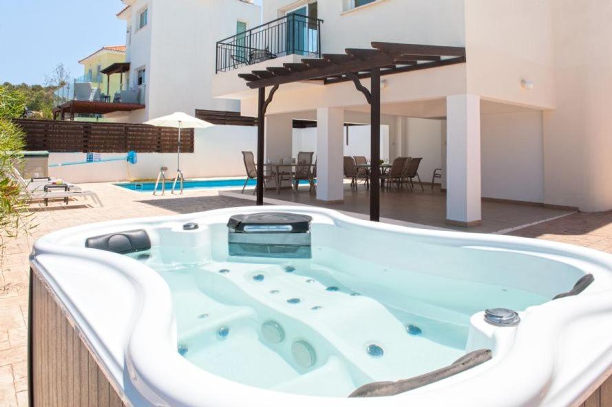 Villa Ourania - Housity