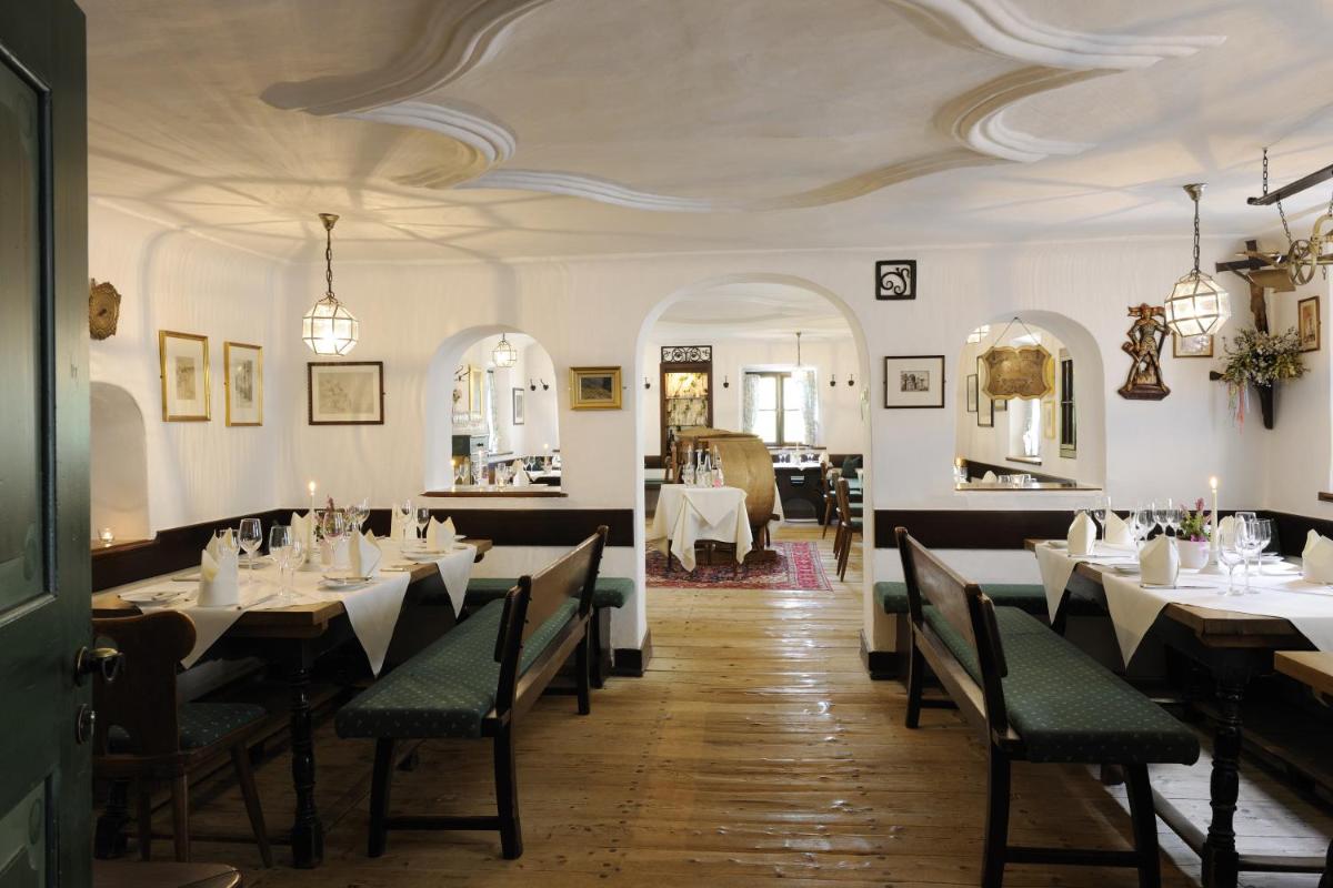 Ein Sitzbereich in der Unterkunft Hotel Gut Ising