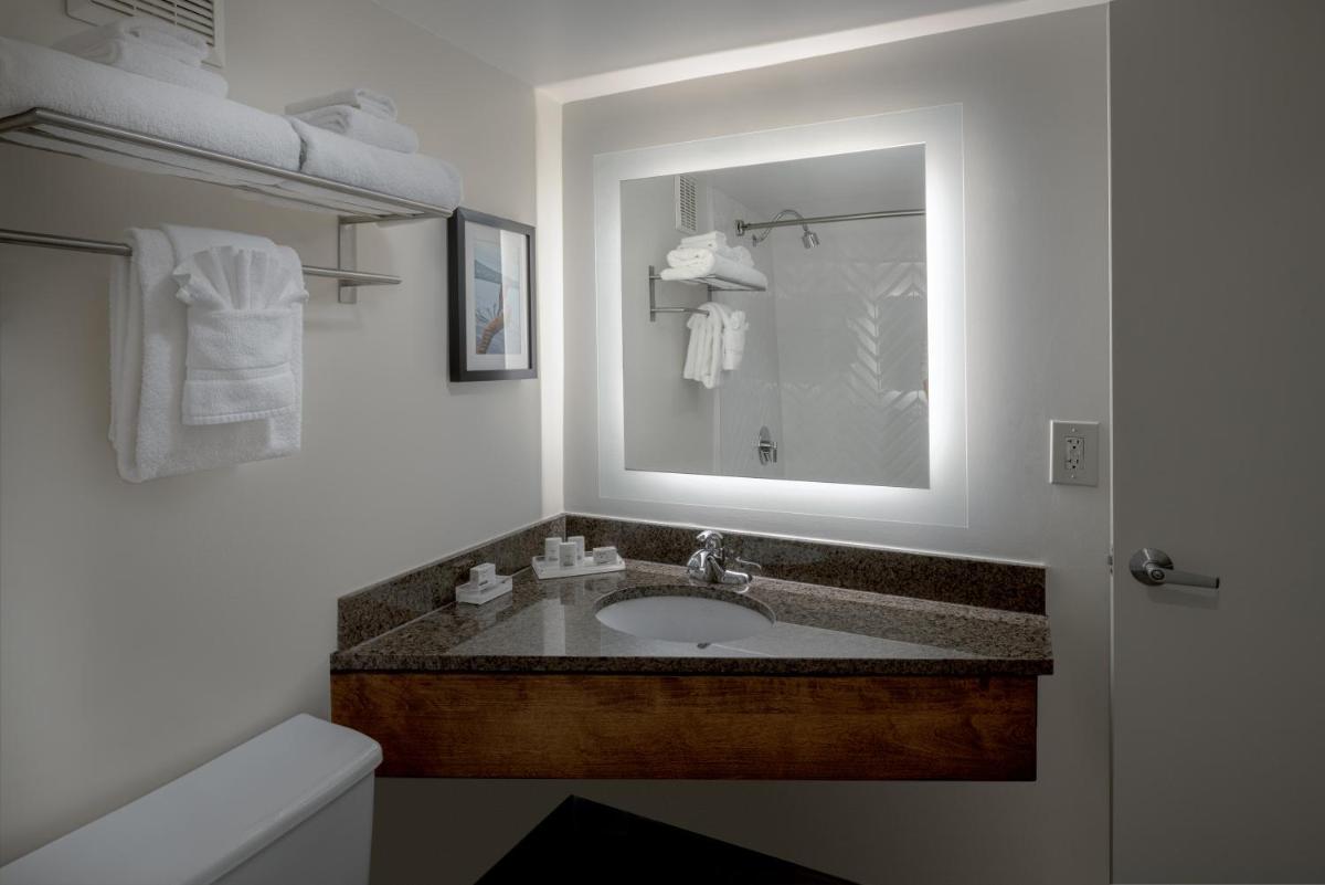 Holiday Inn Portland-By the Bay, an IHG Hotel - Housity