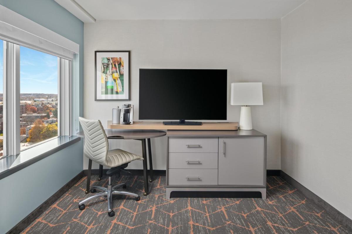 Holiday Inn Portland-By the Bay, an IHG Hotel - Housity