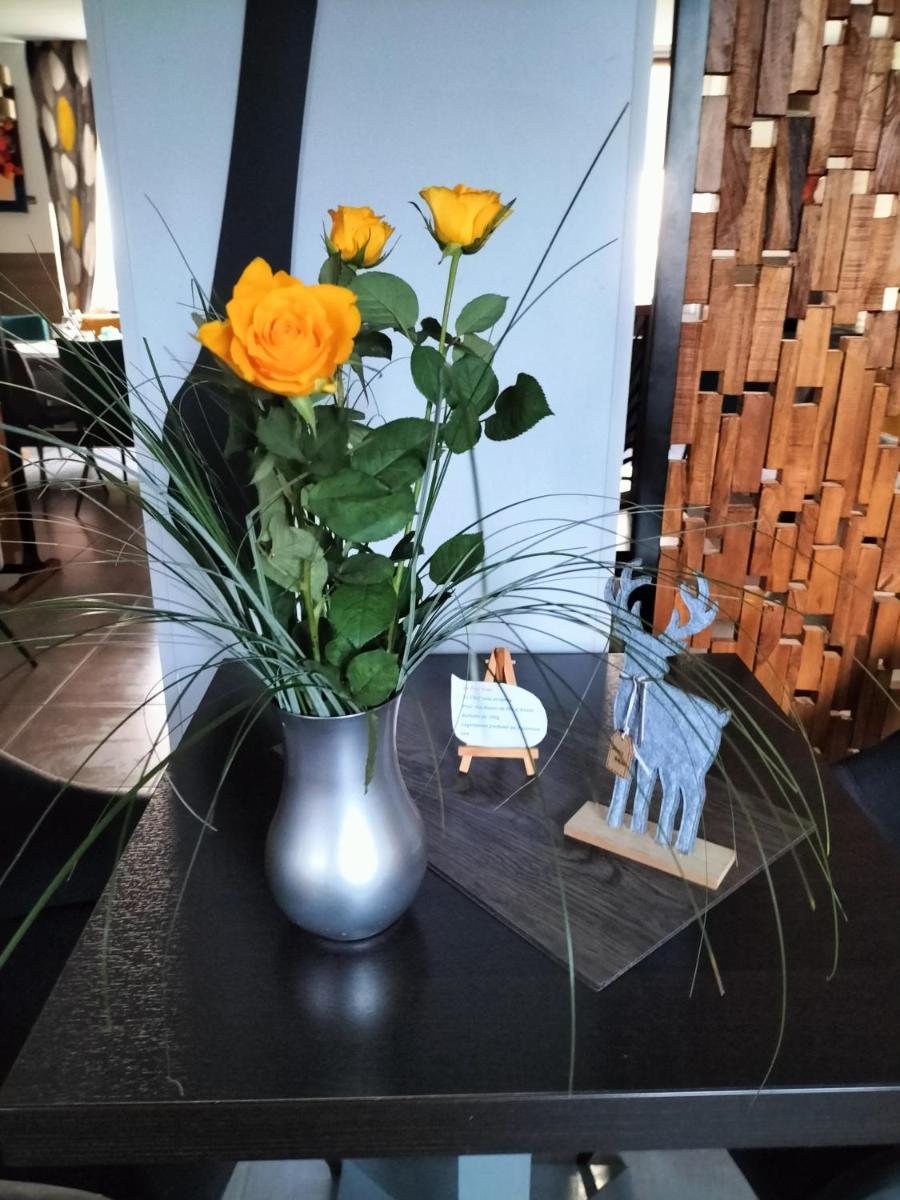 HÔTEL Le 6 3 Home PORT EN BESSIN Parking privé gratuit - Housity