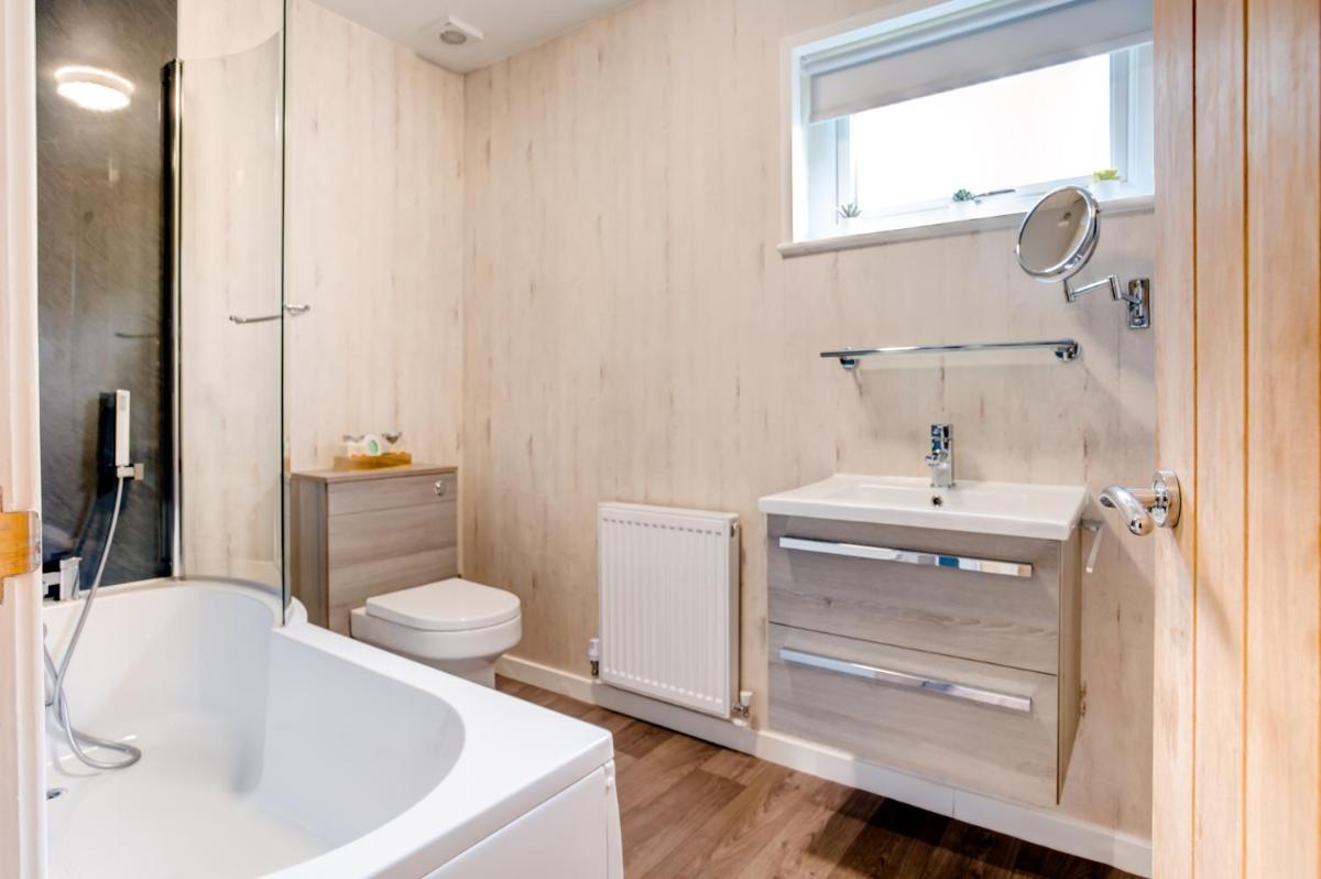 The Harbour, HOT TUB ROOF TERRACE, Sleeps 4 - Housity