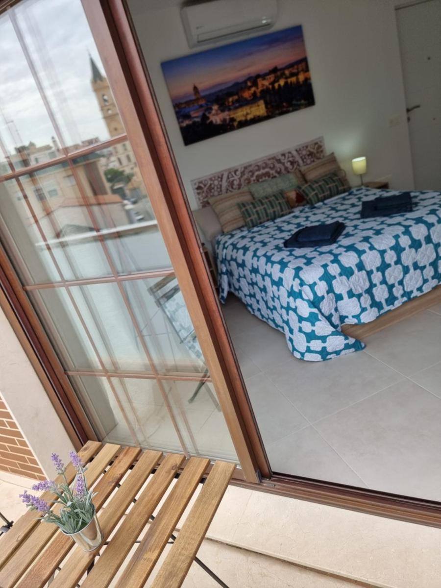 APARTAMENTOS ELEMAR free luggage storage - Housity