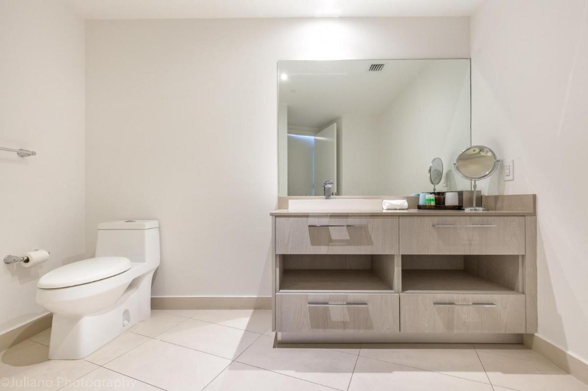 2 Bedroom on 17th floor on the beach Resort - Housity