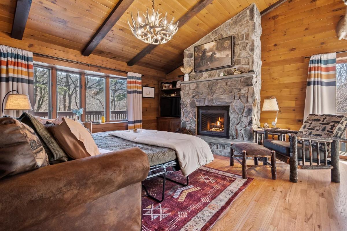 WaterFront Cabin on Tunkhannock Creek - Housity