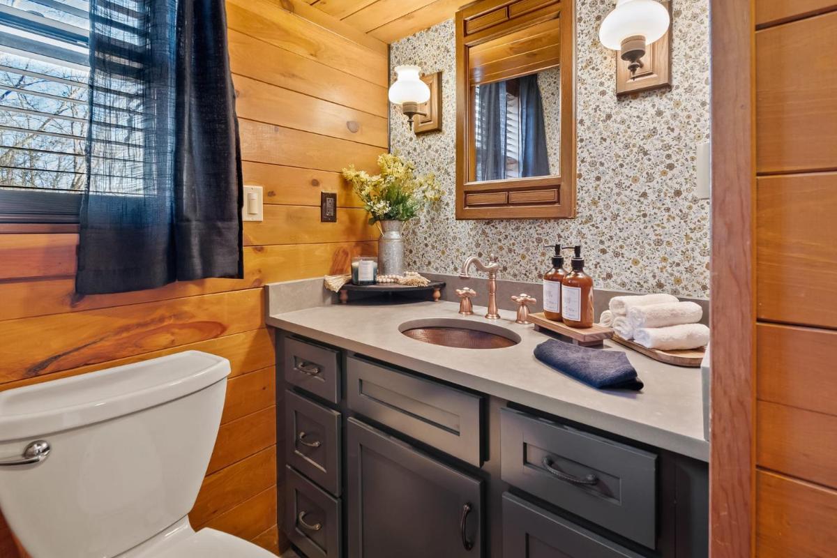 WaterFront Cabin on Tunkhannock Creek - Housity