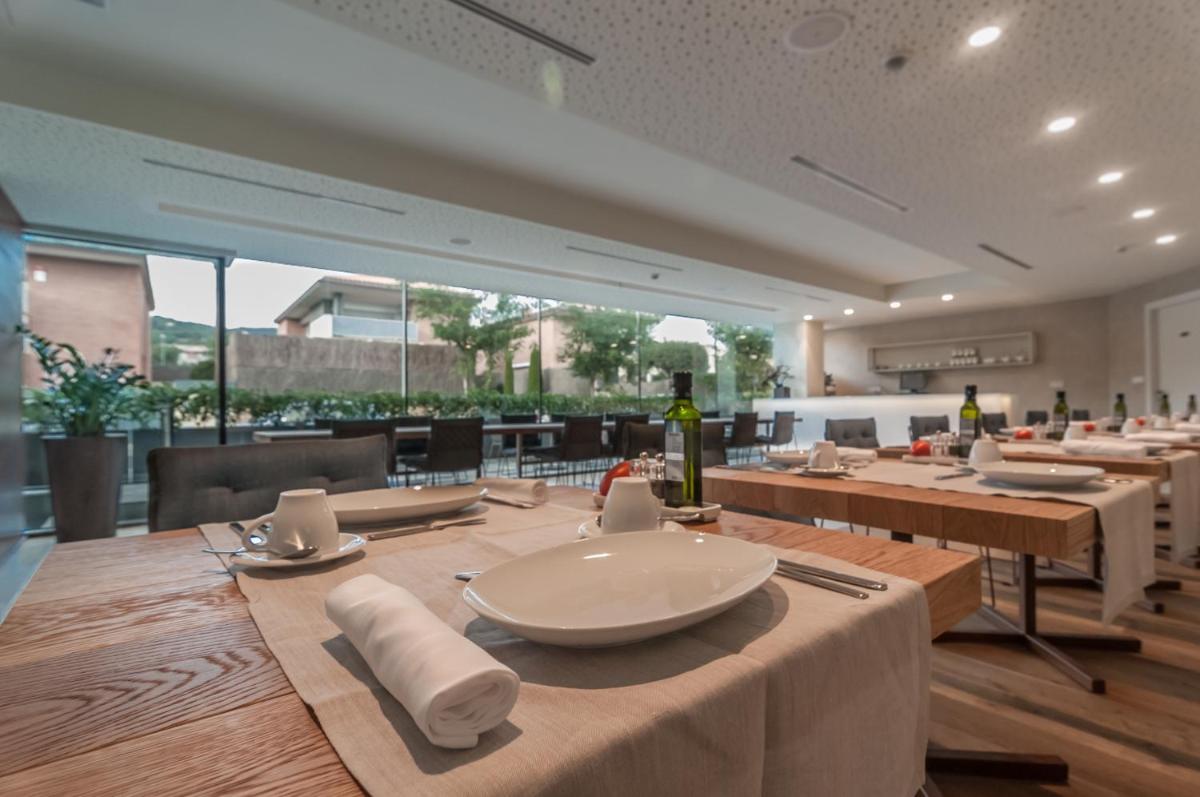 Un restaurante o sitio para comer en Hotel Sorli Emocions