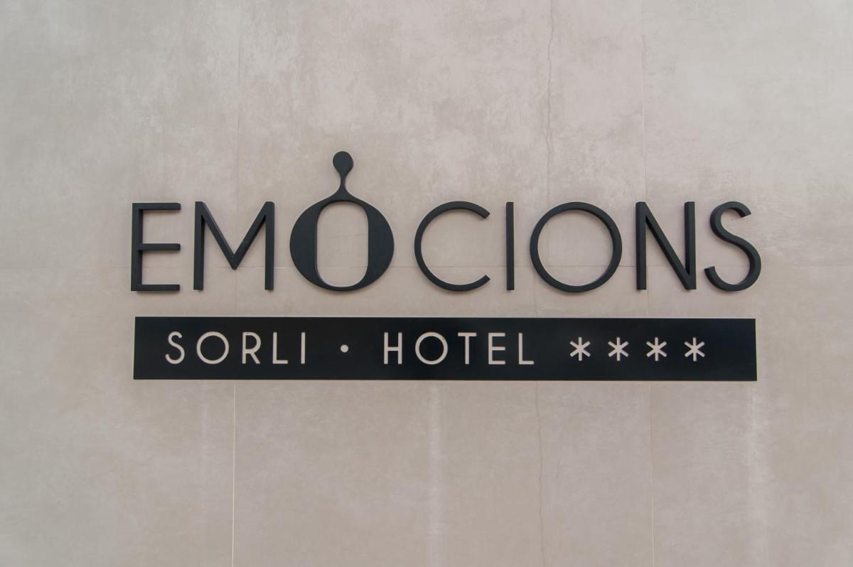 Certificado, premio, señal o documento que está expuesto en Hotel Sorli Emocions