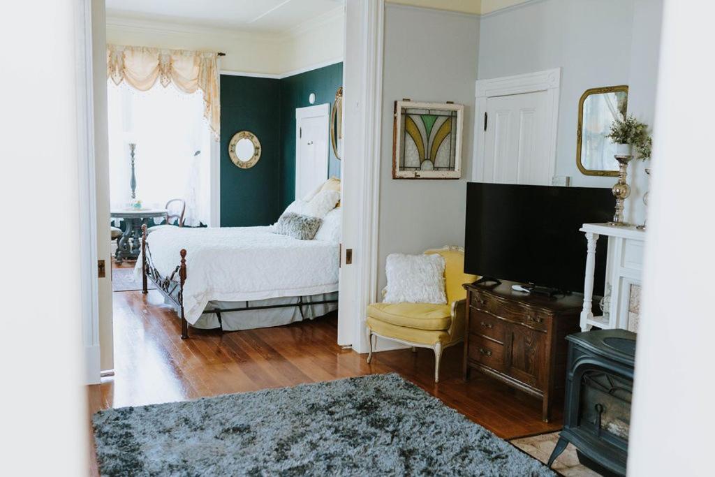 Royal Olive Manor - Housity