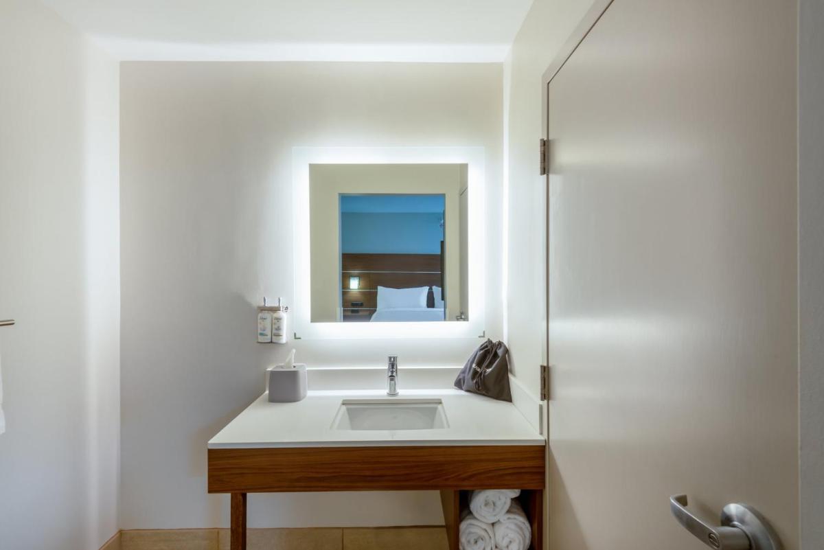 Holiday Inn Express Vermilion by IHG - Housity