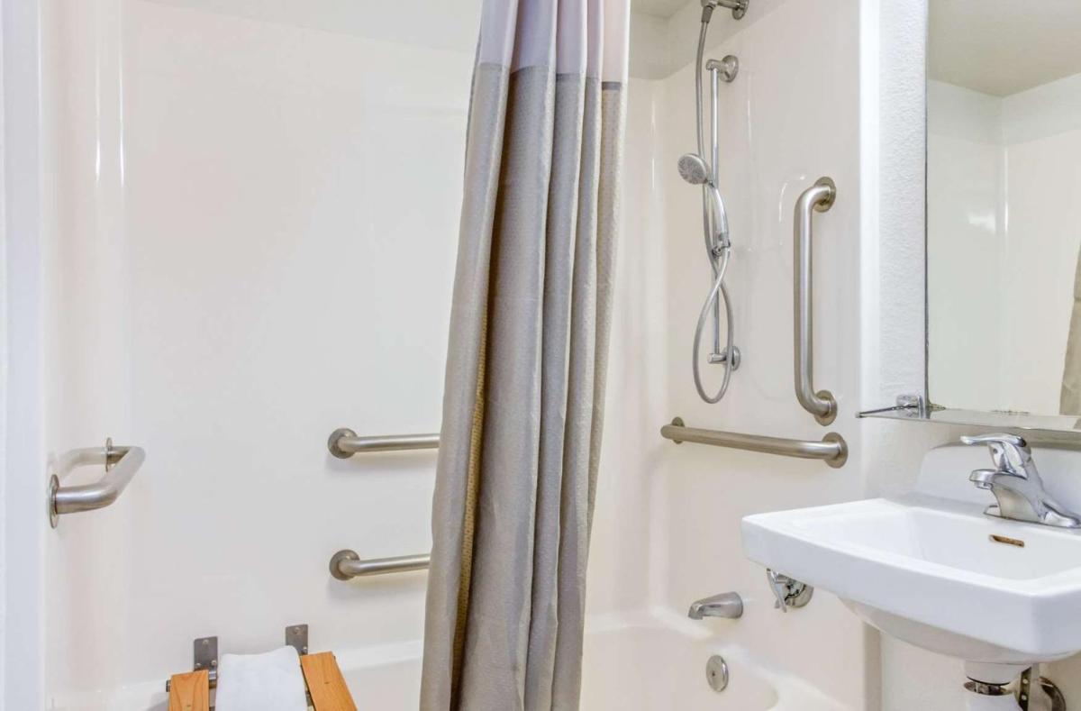Motel 6-Phoenix, AZ - West - Housity