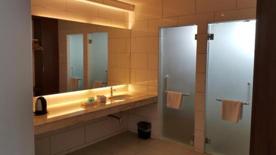 Mandurah Hotel - Housity