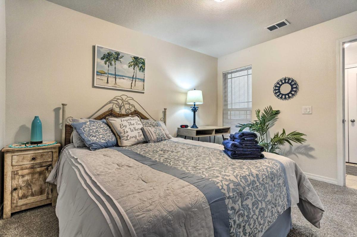Spacious Navarre Retreat w/ Fenced-In Yard! - Housity