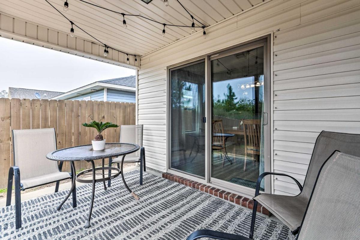 Spacious Navarre Retreat w/ Fenced-In Yard! - Housity