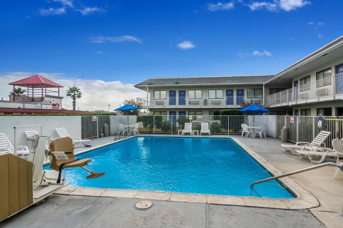 Motel 6-College Station, TX - Bryan - Housity