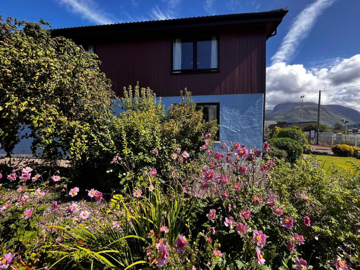 Snowgoose Apartments & Bunkhouse - Housity