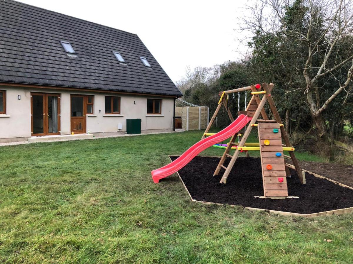 5-bedroom house close to Rathmullan beach - Housity