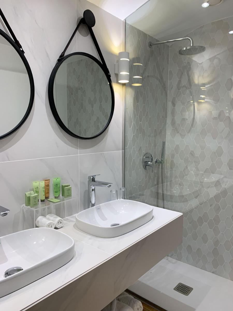Uma casa de banho em VidaMar Resort Hotel Madeira