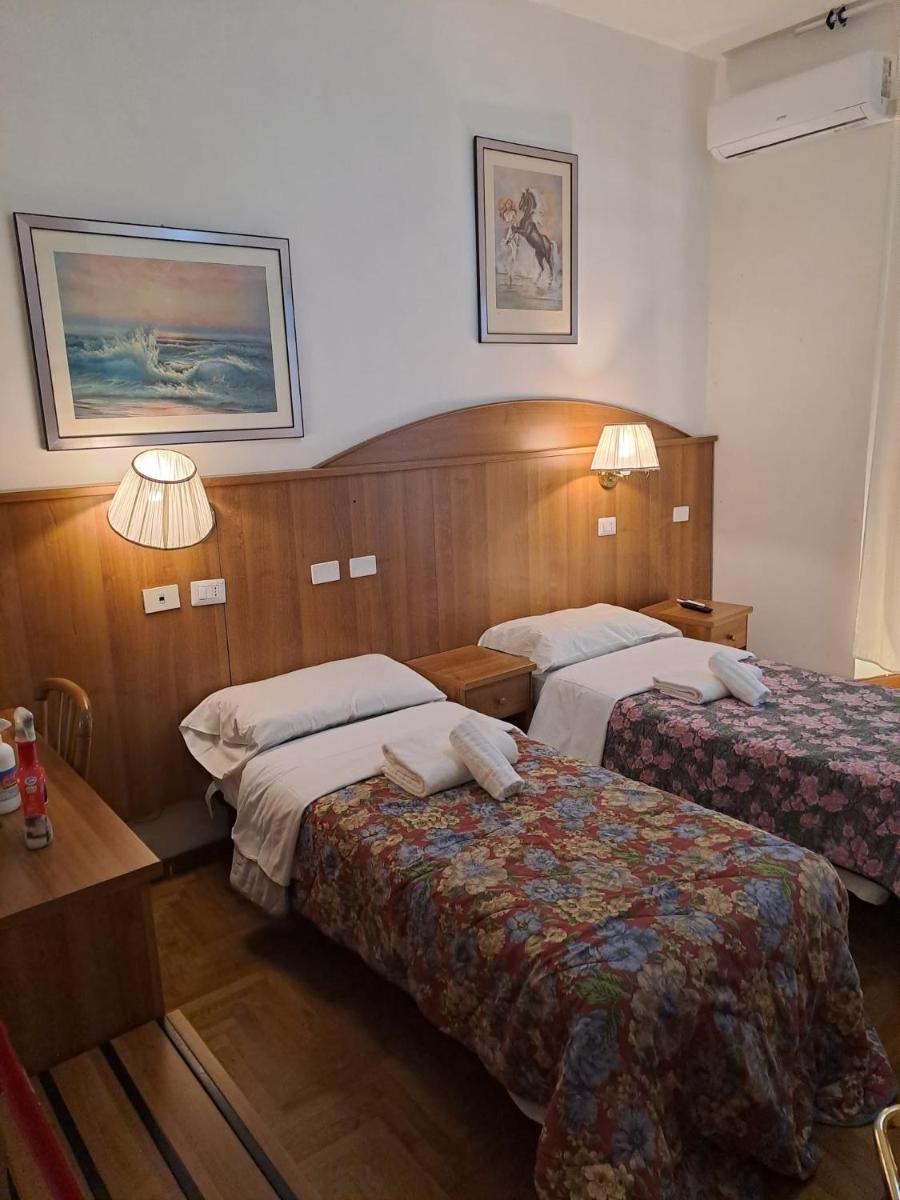 STAR HOTEL ROMA - Housity