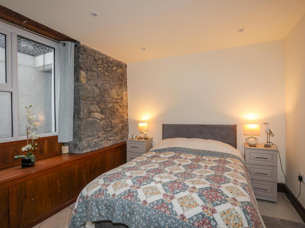 Hillside Apartment - Housity
