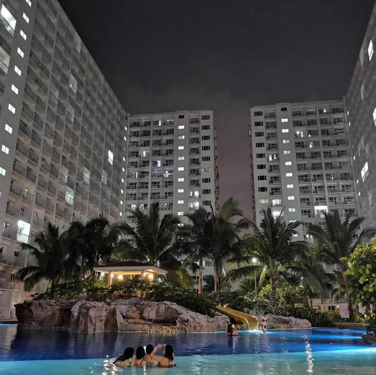 Shore Residence D1,shortwalk MALL OF ASIA near airport wifi - Housity