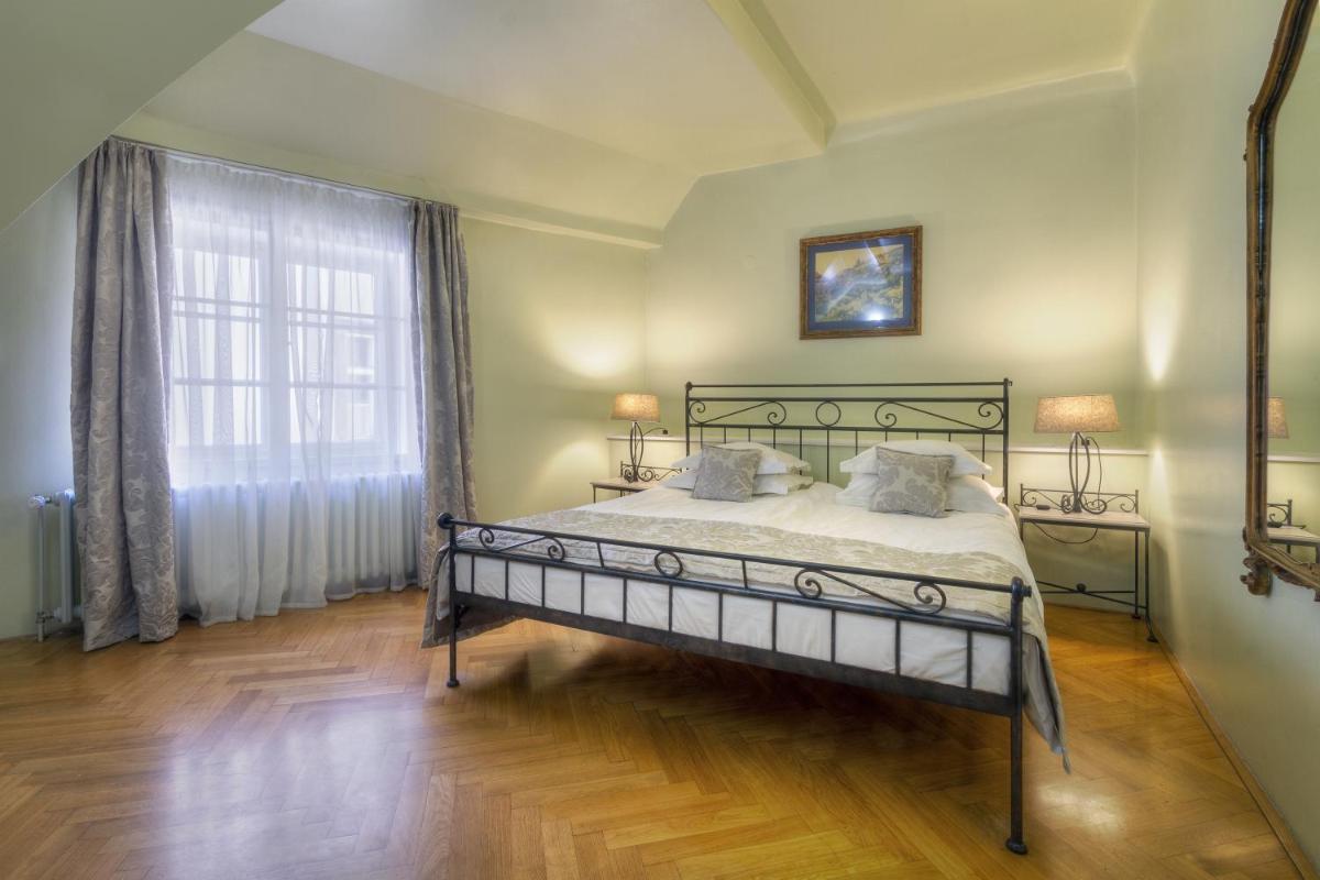 Black Star Suites - Housity
