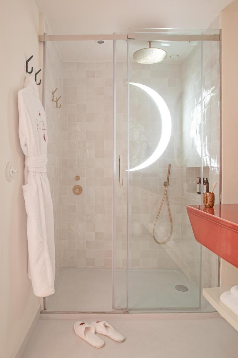Un baño de Montesol Experimental Ibiza