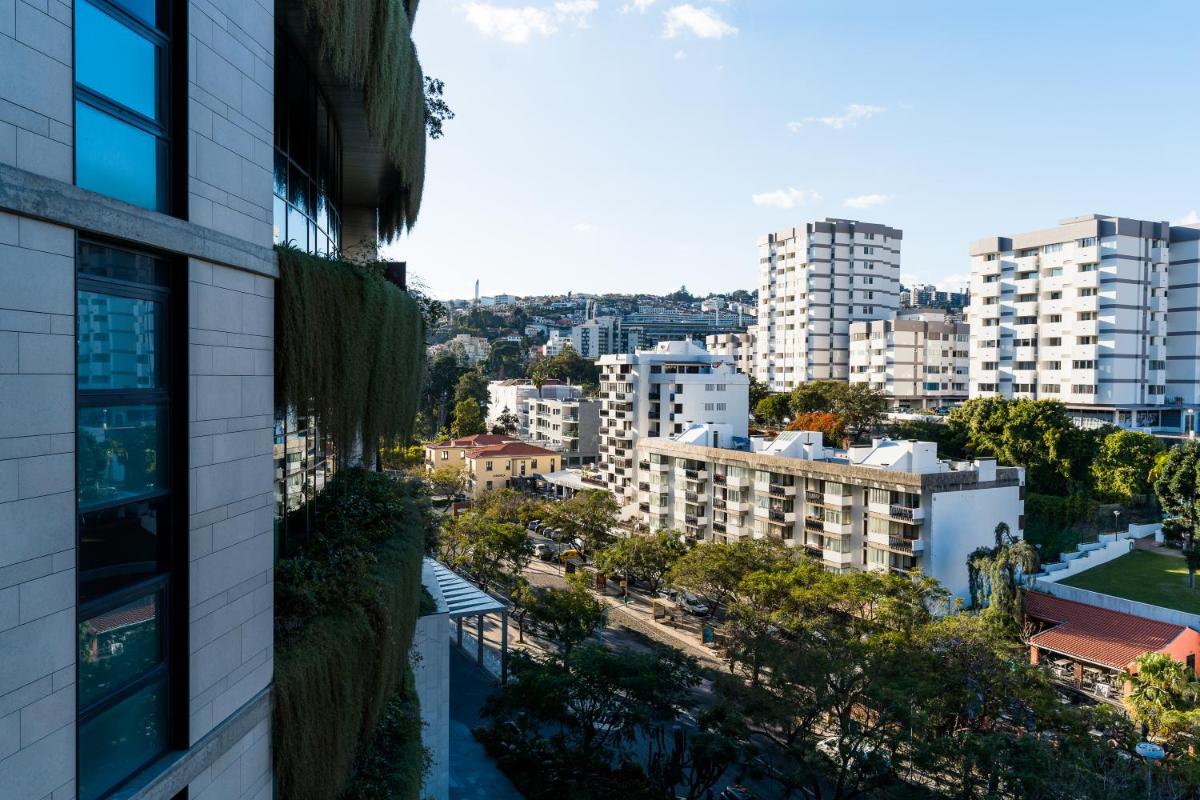 Uma vista geral de Funchal ou a vista da cidade a partir do hotel
