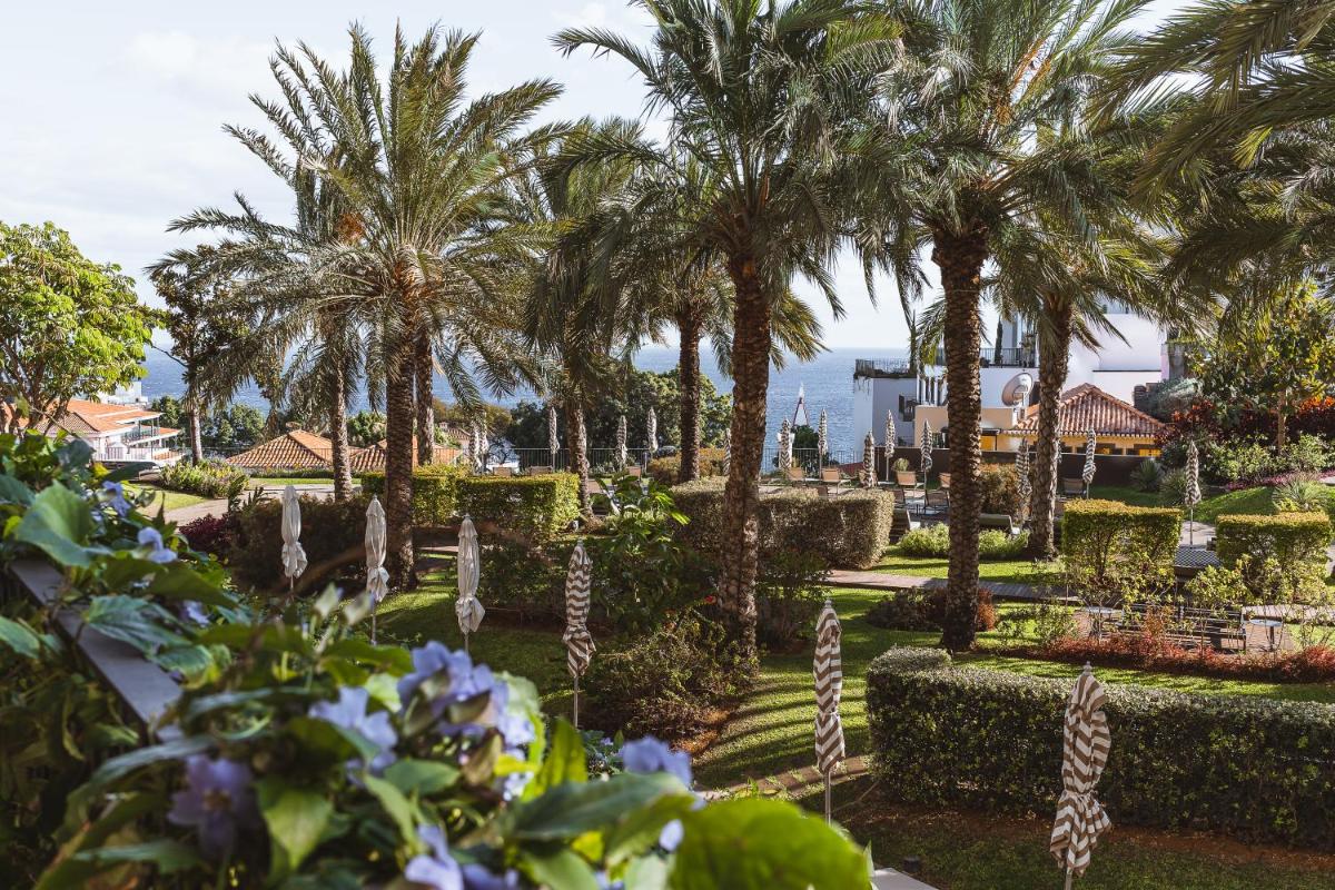 Um jardim no exterior de Savoy Palace - The Leading Hotels of the World - Savoy Signature