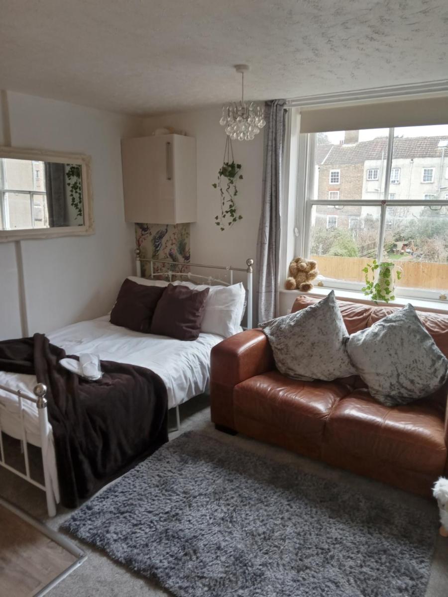 Little Dorrit Studio flat Rochester ME1 1XZ - Housity