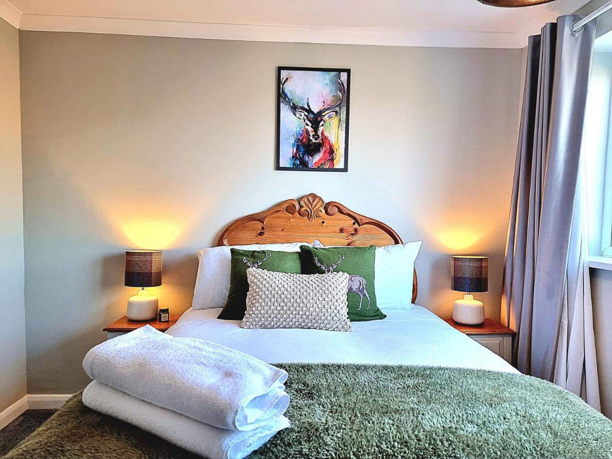 Stag Manor Hot Tub Retreat near Peak District - Housity
