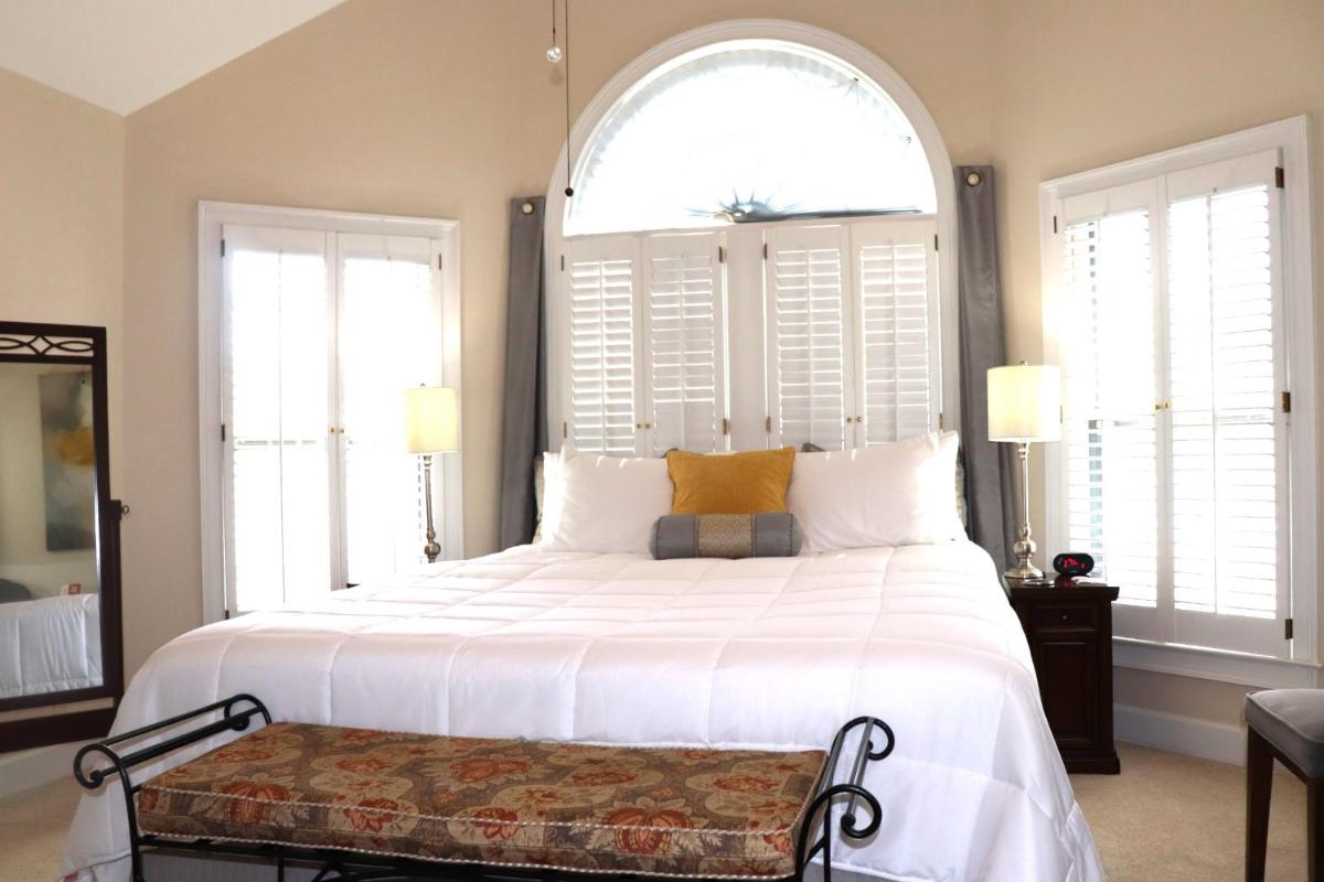 Pleasanton Courtyard Bed and Breakfast - Housity