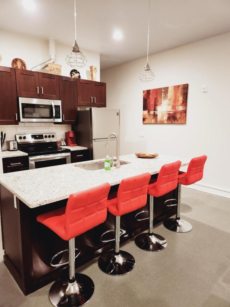 Modern studio, Heart of Riverside Sq. mins shops. - Housity