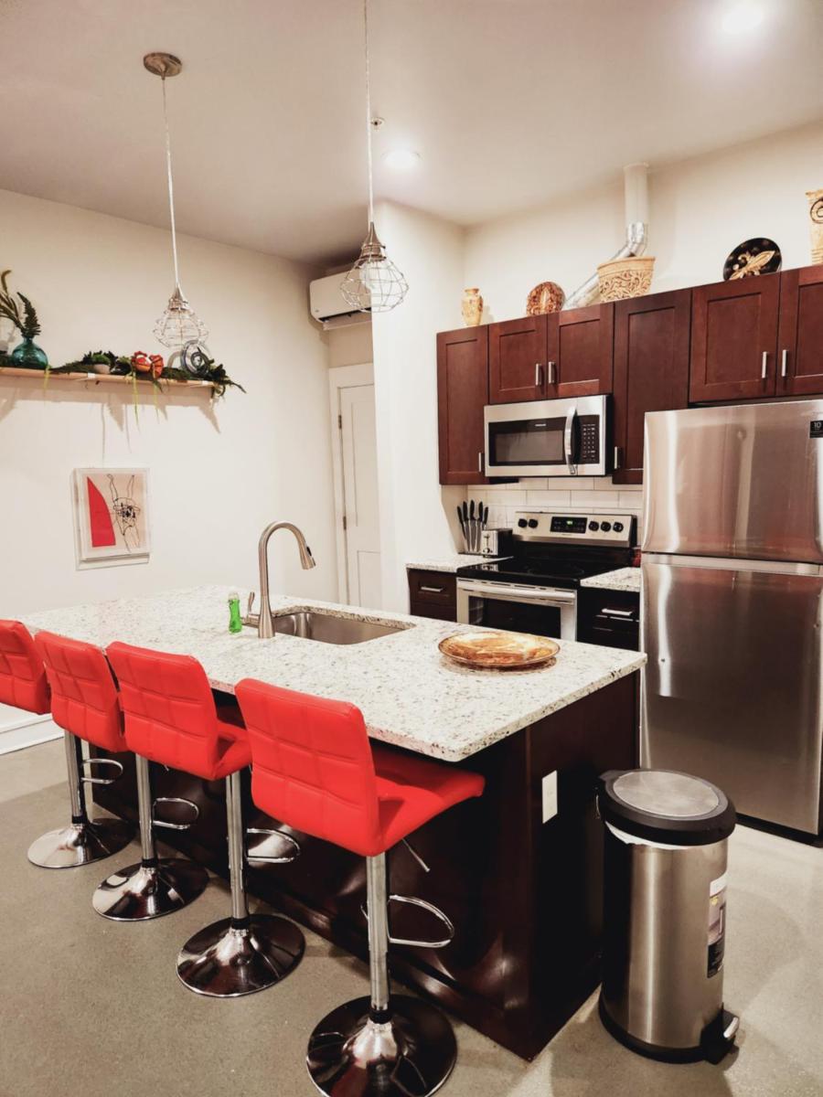 Modern studio, Heart of Riverside Sq. mins shops. - Housity