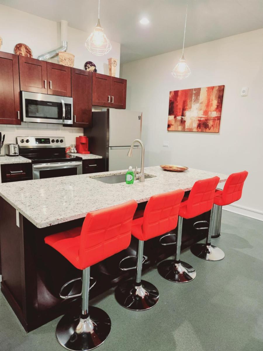 Modern studio, Heart of Riverside Sq. mins shops. - Housity