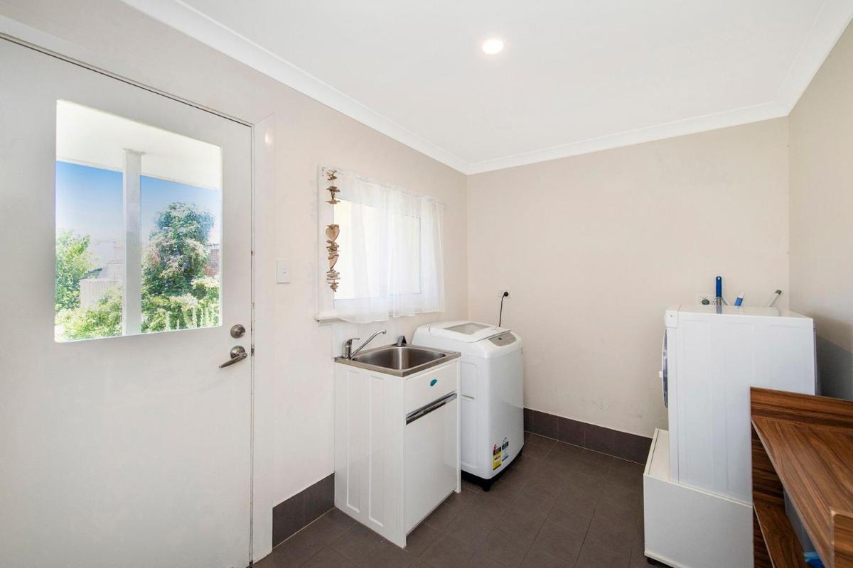 Busselton River Cottage with WiFi - Housity