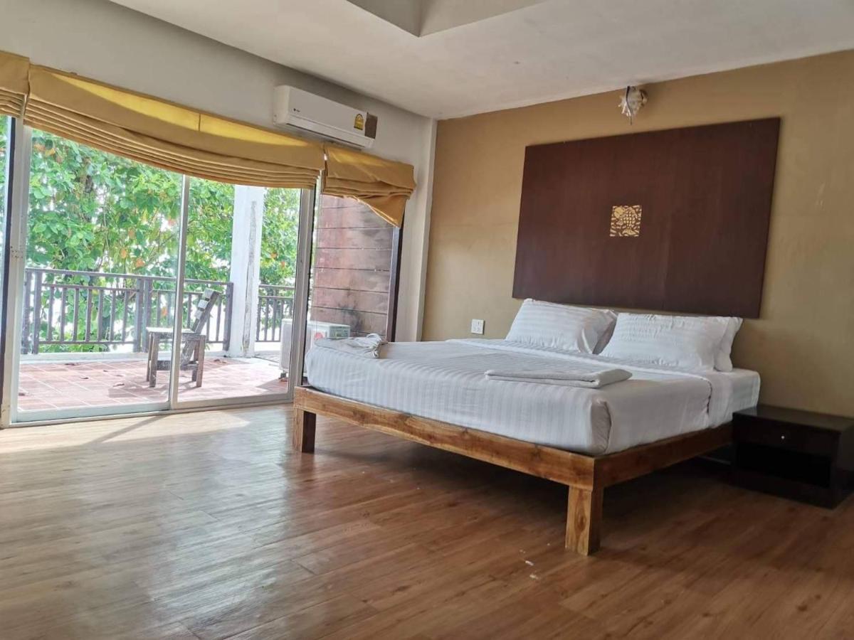 Siam Beach Resort - Housity