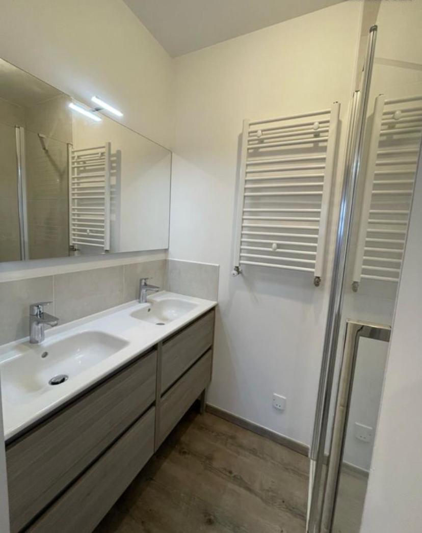 Anne et Stan - Chambres avec petit dejeuner - proche centre ville et circuit - Hizvo