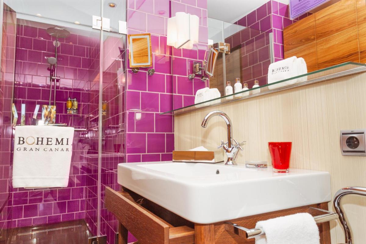 Un baño de Bohemia Suites & Spa - Adults Only