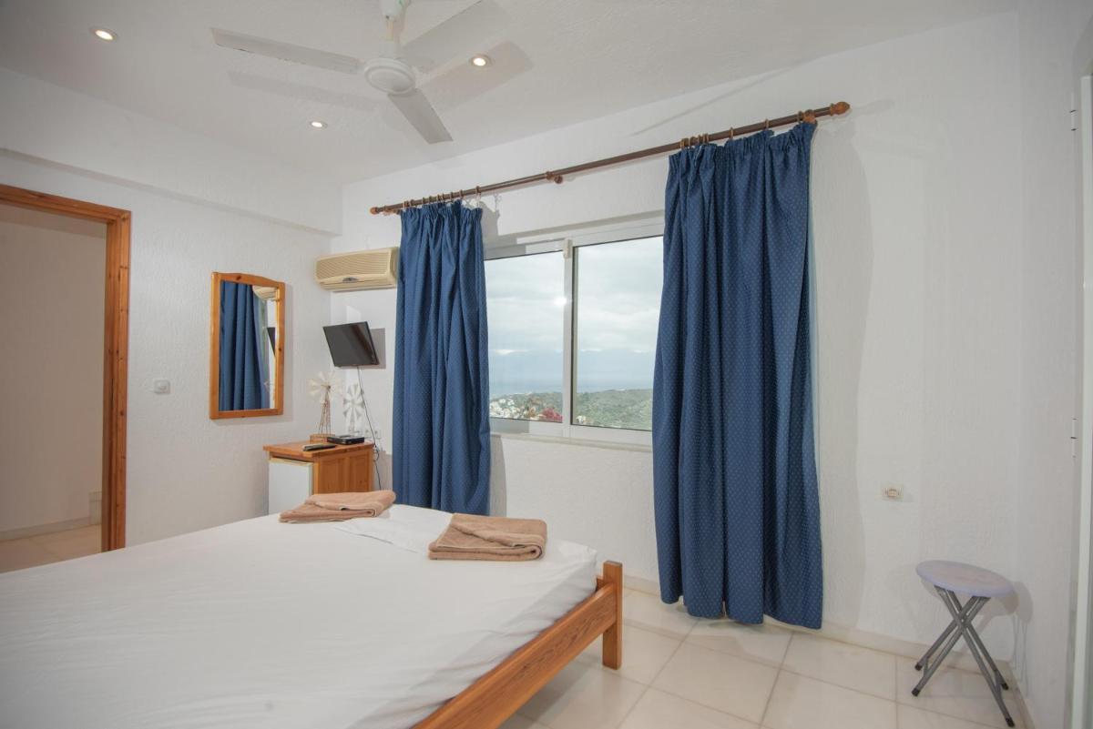 Spacious Villa in Kato Pine with Sea View and Private Pool - Housity
