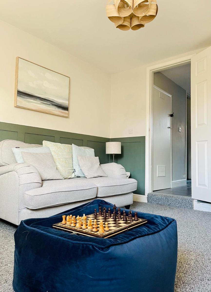 Beautiful, 1 Bedroom Renovated Cottage - Housity