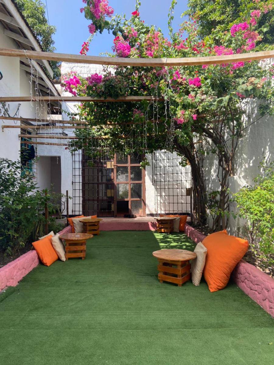 Suitetrails - VEGAN GARDEN HOSTAL Y RESTAURANTE