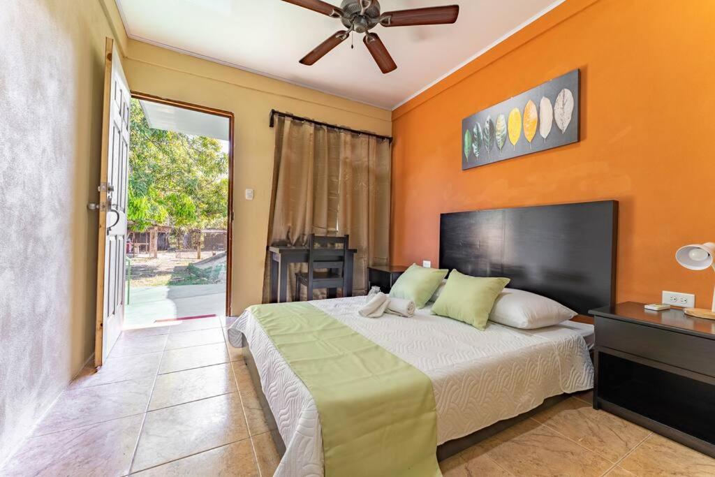 El Cocobolo Food&Rest Room 1 Bed and Breakfast WiFi AC Pkg gratis - Housity