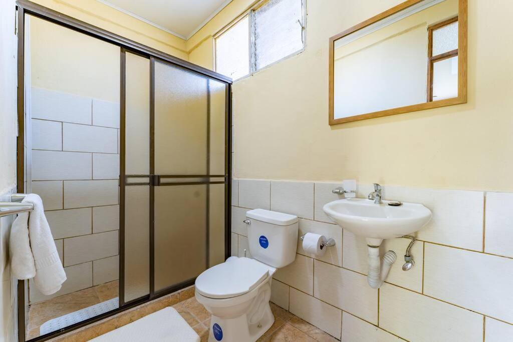 El Cocobolo Food&Rest Room 1 Bed and Breakfast WiFi AC Pkg gratis - Housity