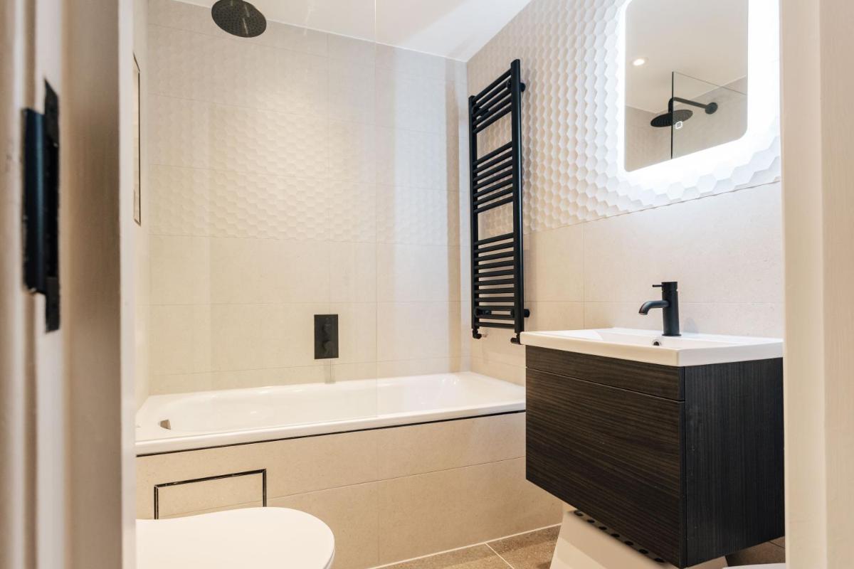 Modern Peaceful Flat in Town - Housity